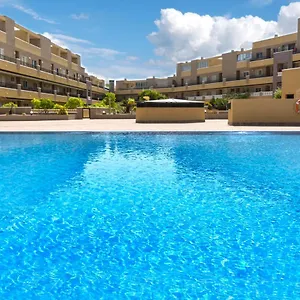 la-perla-beach-apt-with-pool.adeje-hotels.com/